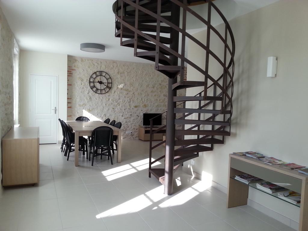 Gite Du Domaine Du Haut Perron Villa Thesee Bagian luar foto